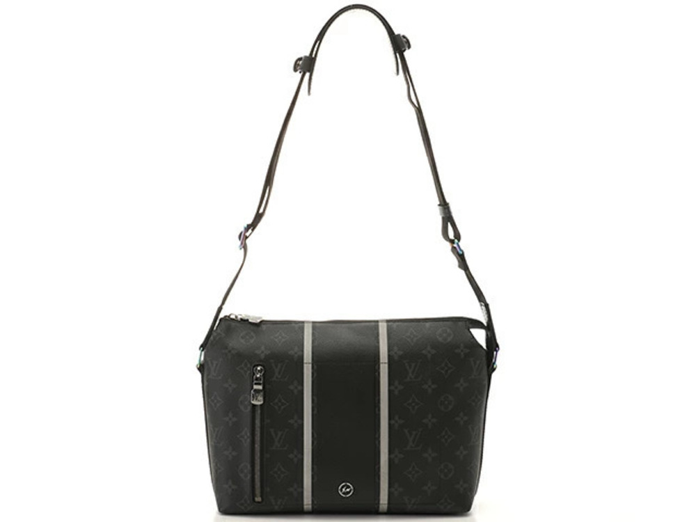 LOUIS VUITTON Apollo Messenger Monogram Eclipse Black